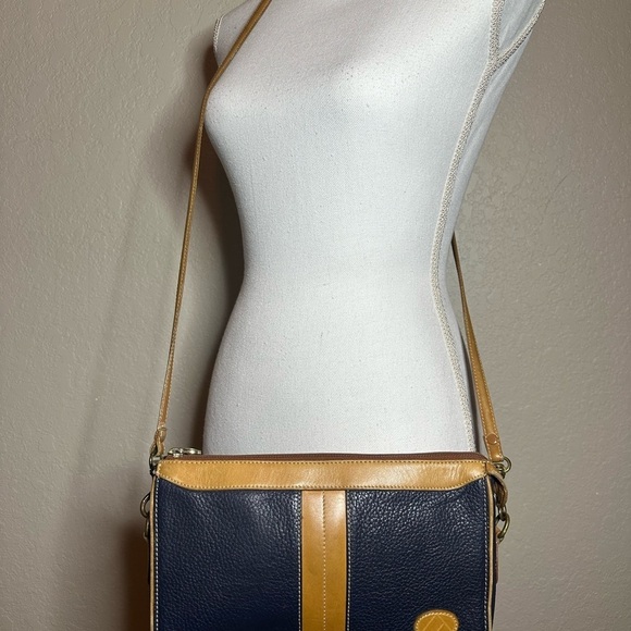 Liz Claiborne pebbled leather navy and brown vintage purse - Picture 2 of 6